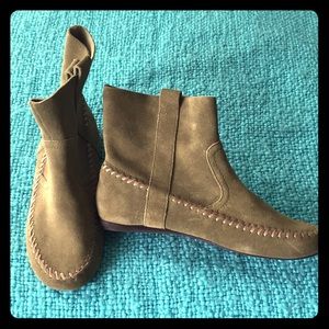 Suede ankle boots, olive green. Size 7.